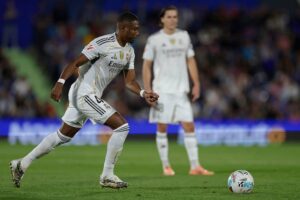 Давід Алаба готується вийти на поле після травми