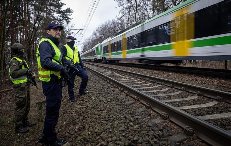 Диверсії в Польщі: в одного з затриманих виявили понад 40 паспортів РФ