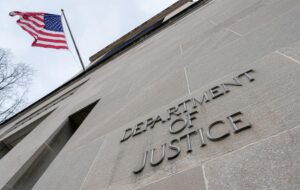 Новини світу - Франція видала США білоруску, що експортувала авіазапчастини в Росію