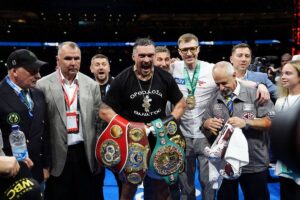 Команда Усика назвала мотиви відмови від чемпіонського поясу за версією WBO