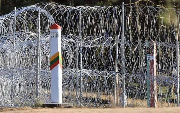 Литва достроково відкриває пункти пропуску на кордоні з Білоруссю