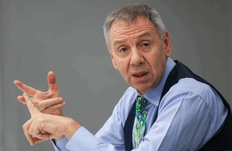 Не “доніс” сам на себе: у РФ політолог-“іноагент” отримав протокол