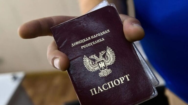 Окупанти вважають власників паспортів “ДНР” іноземцями – ЦНС