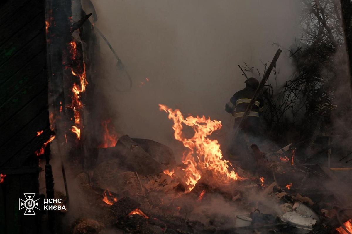Новини Києва - Пожежі після нічного обстрілу Києва ліквідовано