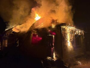 Росіяни обстріляли енергоінфраструктуру Чернігова, виникла пожежа