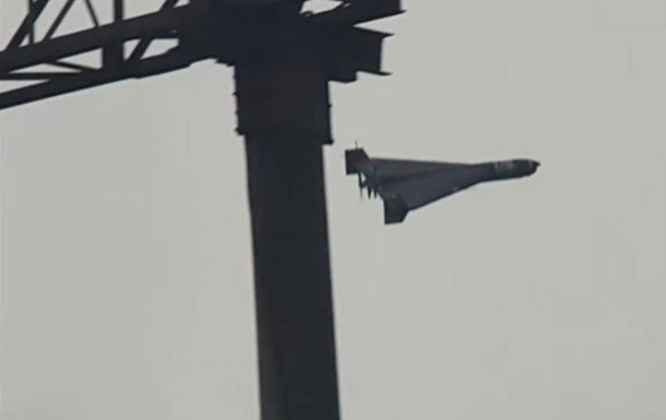 Новини України - Російський дрон влучив по промзоні у Сумах