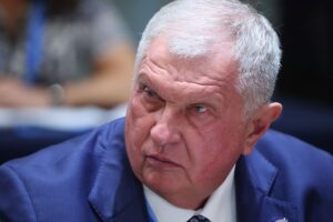 Новини світу - Роснєфть урізала виплати акціонерам піля санкцій США