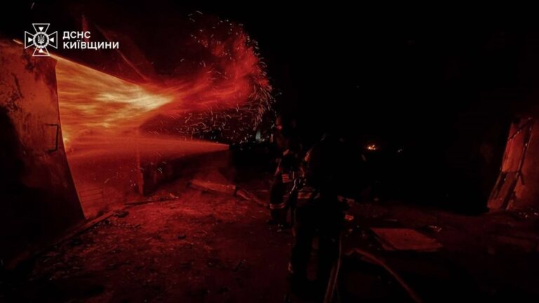 Рої шахедів: у Києві вдруге за ніч лунають вибухи