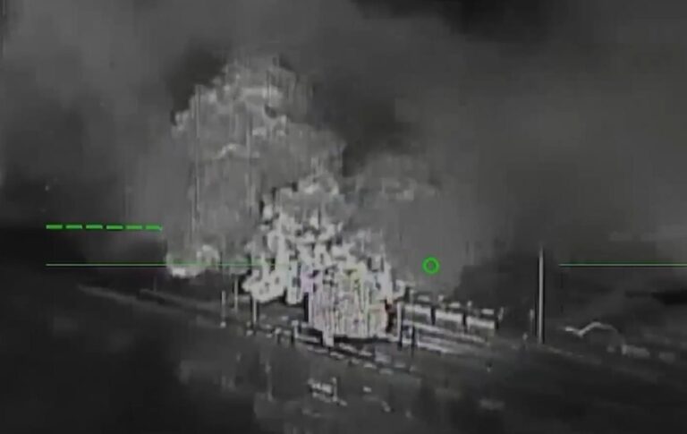 ССО показали знищення нафтобаз росіян у Криму