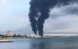 Новини України - У Феодосії вночі лунали вибухи біля нафтобази - соцмережі