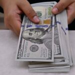 У Києві начальник відділення поліції зник з арештованими коштами