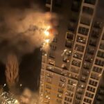 У Києві влучання уламків у будинки, є поранені