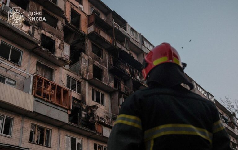 У Києві завершили пошукові роботи після атаки Росії