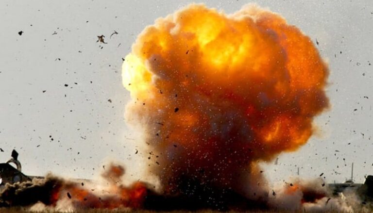 У Криму гучно: в Феодосії і Новофедівці спалахи