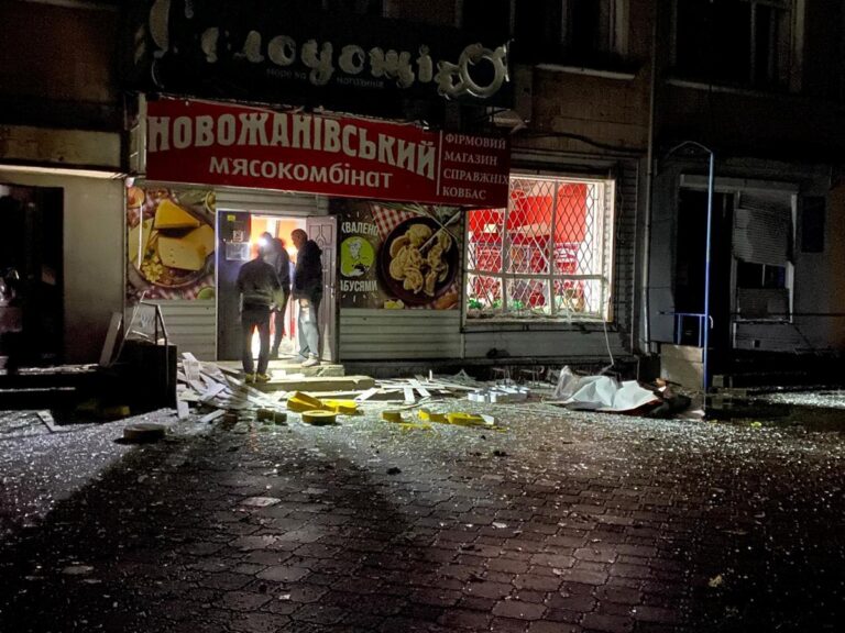 У Новгород-Сіверському показали наслідки нічного удару по центру міста