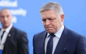 Новини світу - У Словаччині люди вийшли на протест проти Фіцо