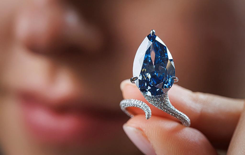 Новини світу - У Женеві продали рідкісний блакитний діамант за понад $25 млн