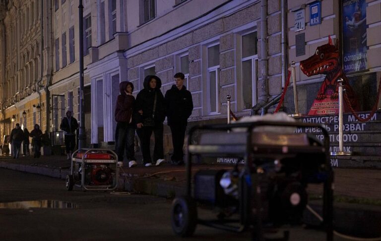 Українцям пропонують гроші за підключення генераторів до мобільних станцій