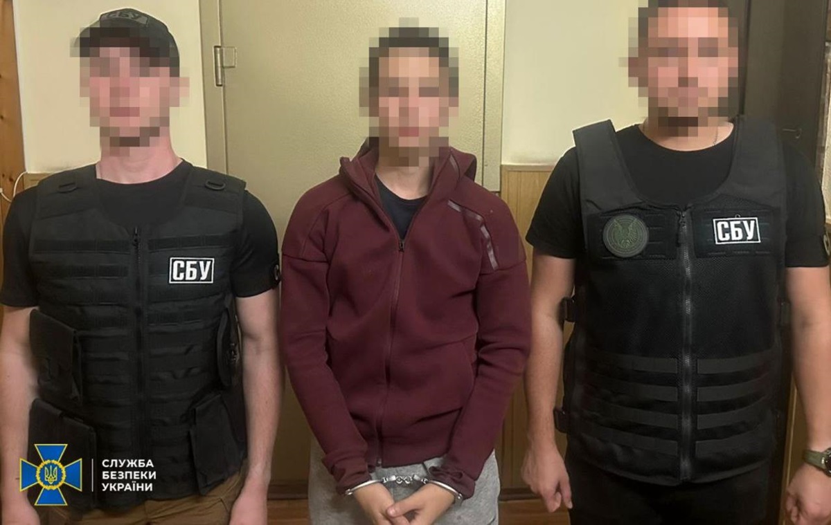 Новини України - Юнак шпигував на ешелонами ЗСУ у двох областях