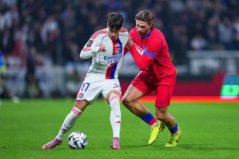 Забарний відіграв увесь матч за ПСЖ, отримавши середній бал