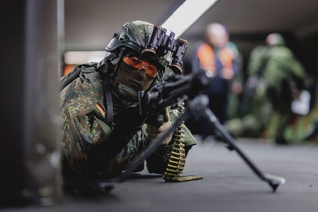 Новини світу - В Німеччині з вантажівки викрали 20 тисяч боєприпасів Бундесверу