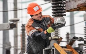 Більшість областей України аварійно знеструмлені