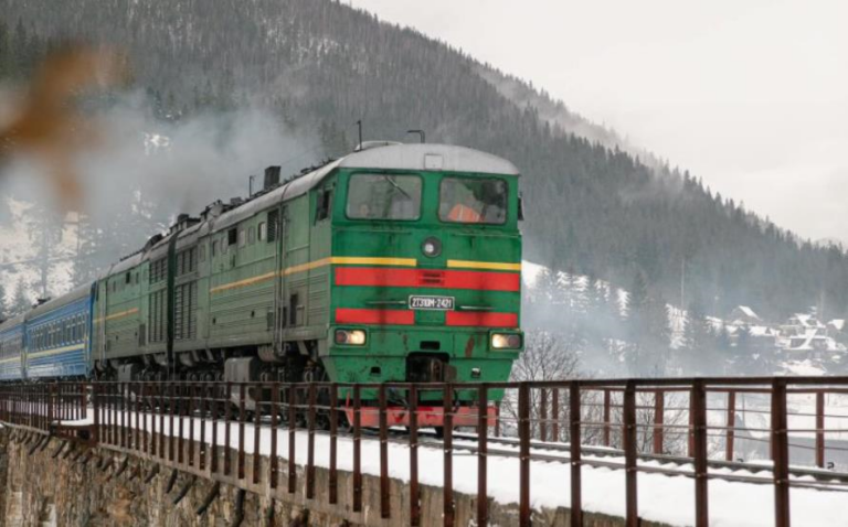 Через аномальну погоду затримуються потяги: перелік