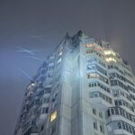 Дрон росіян пошкодив багатоповерхівку в Києві