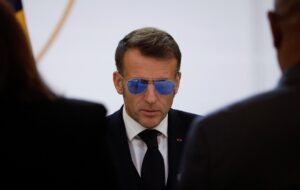 Макрон жорстко відповів на погрози Трампа щодо мит за Гренландію