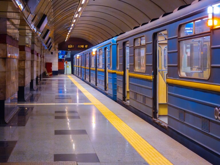 Метро Києва змінило графік руху поїздів