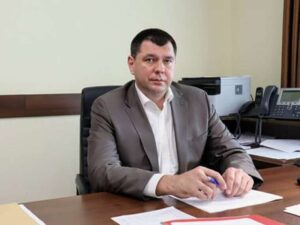 Мільйони на папері як заступник прокурора Харківщини Грюк та його підлегла роками отримують елітні пенсії через договірняки в судах