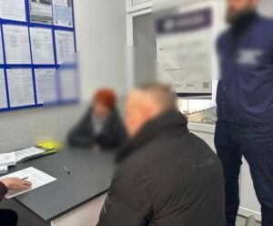 Пів мільйона в блокноті на вокзалі в Яремче викрили схему з привласнення грошей за зберігання багажу