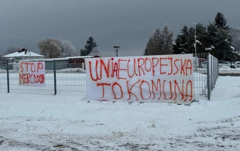 Польські фермери проводять протест на кордоні з Україною