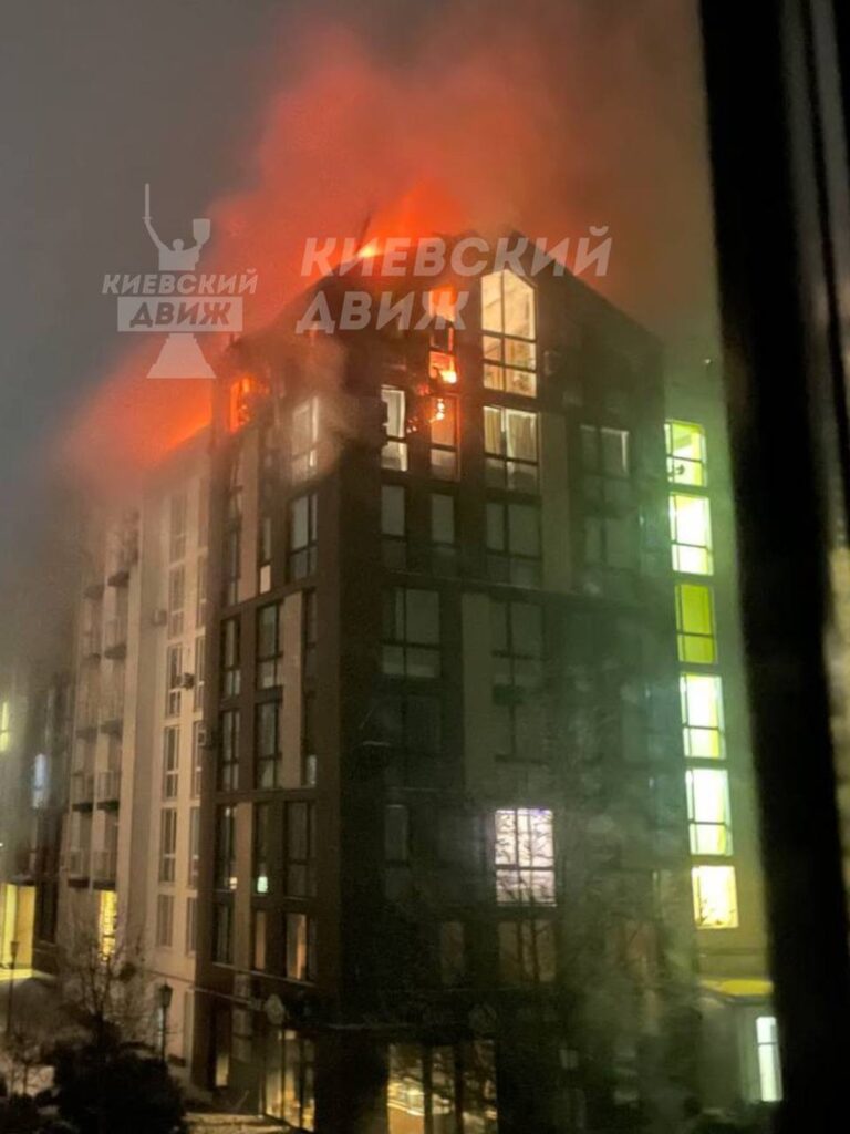 Росія атакувала багатоповерхівку на Київщині
