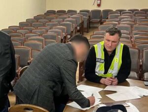 Схема поновлення львівський митник Дунас через суд повернувся на посаду, змінивши підрозділ