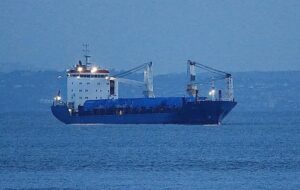 Стояло над кабелями: британські військові вигнали судно РФ зі своїх вод