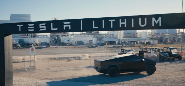 Tesla запустила перший у США завод із переробки літієвої руди