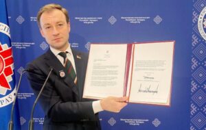 У Білорусі слідом за РФ заявили, що її “запрошено” в Раду миру