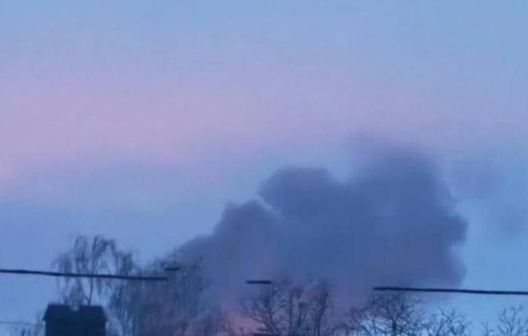 У Бродах на Львівщині після атаки РФ досі спостерігається задимленість