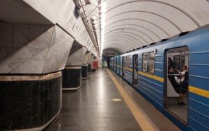 У Києві змінили рух поїздів на “зеленій” ліній через атаку РФ