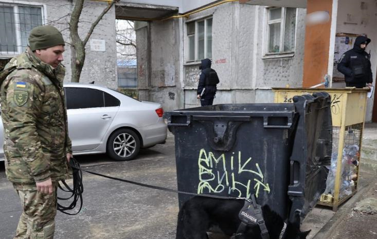 У Миколаєві знайшли новонароджену дитину в смітнику