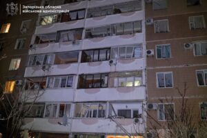 Удар по Запоріжжю: з&rsquo;явилися кадри з наслідками