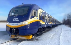 Укрзалізниця змінила розклад для сотень поїздів