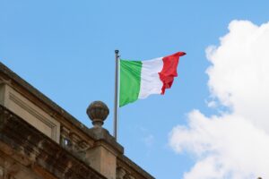 В Україну прибула перша партія енергетичного обладнання з Італії