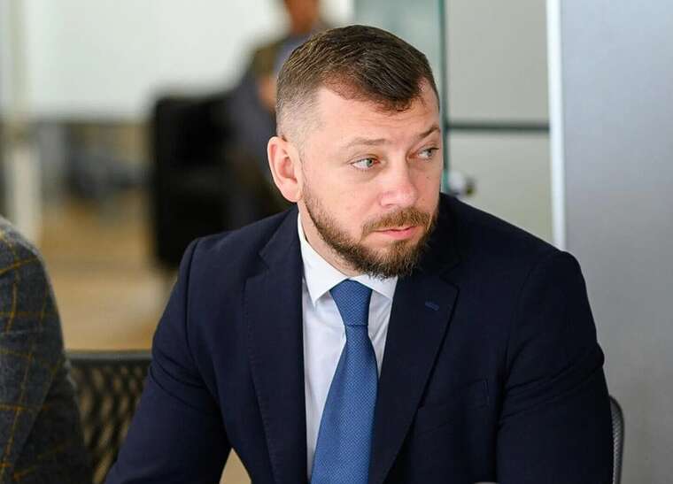 Від 1000 до 5000 доларів за голос голова САП розкрив актуальні тарифи на зарплати в конвертах для нардепів