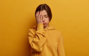 Які звички прискорюють старіння – від чого слід відмовитися