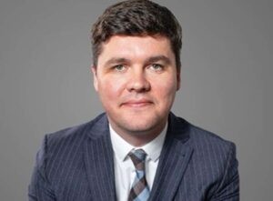 З лави підсудних — у радники обвинувачений у корупції Олександр Візір працевлаштувався в УРМ