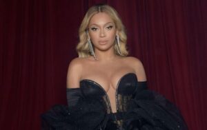 Бейонсе кардинально змінила імідж і обрізала довге кучеряве волосся