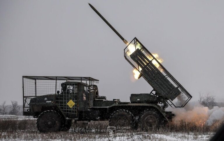 Бої тривають на дев&rsquo;яти напрямках – Генштаб