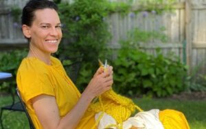 Гіларі Свенк зачитала поезію на підтримку українських дітей